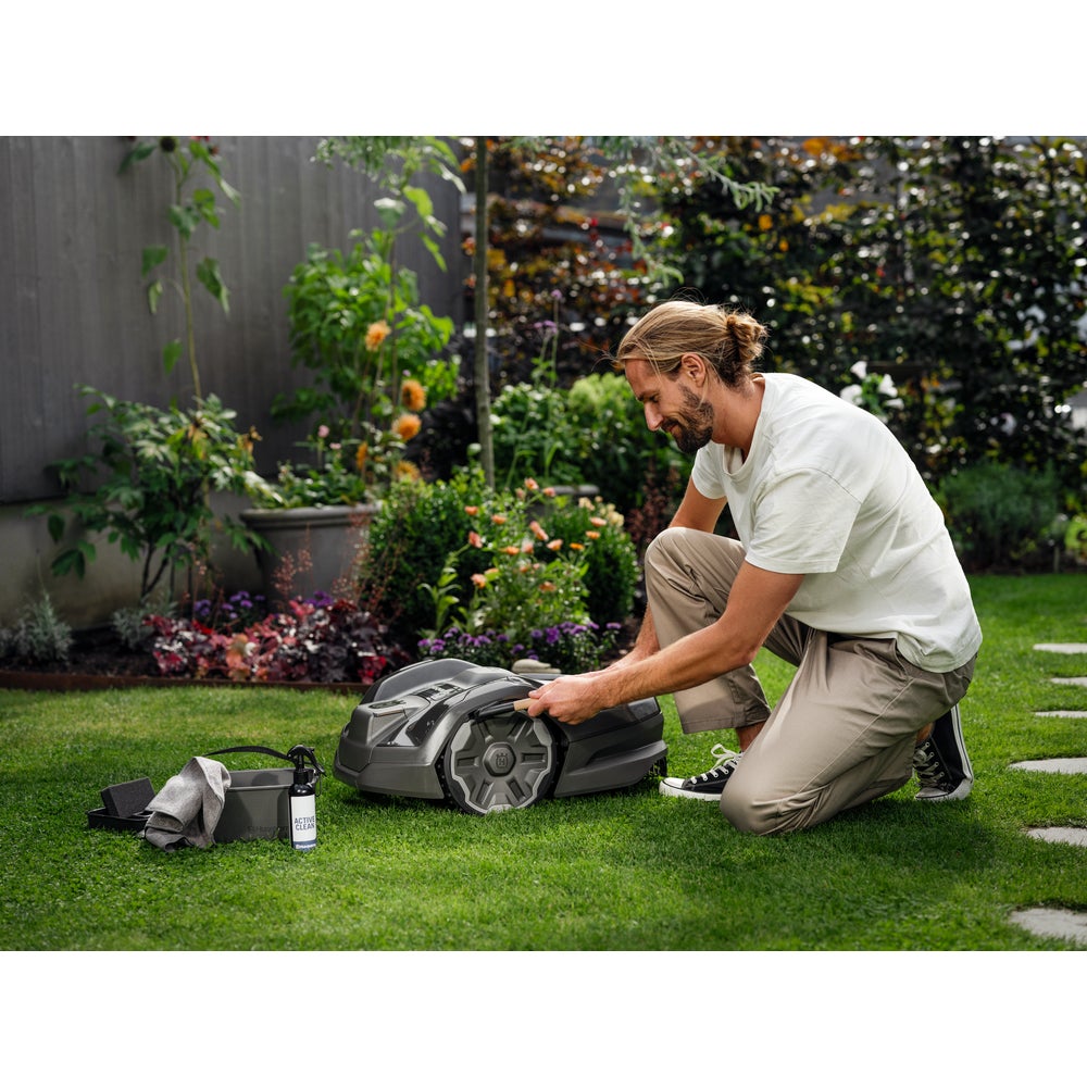 Husqvarna Automower® -huolto- ja puhdistussarja